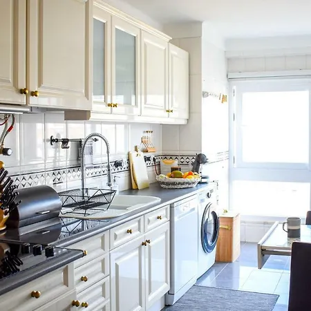 Sky View 3br + Near Airport + Free Parking Apartmán *