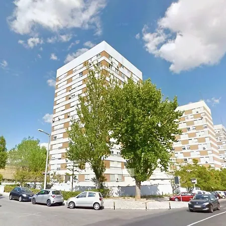 Sky View 3br + Near Airport + Free Parking Апартаменти