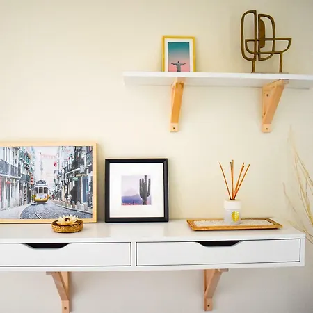 Sky View 3br + Near Airport + Free Parking Апартаменти Лісабон