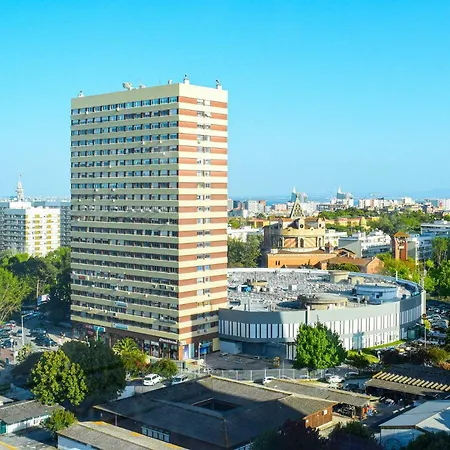 Sky View 3br + Near Airport + Free Parking Апартаменти Лісабон