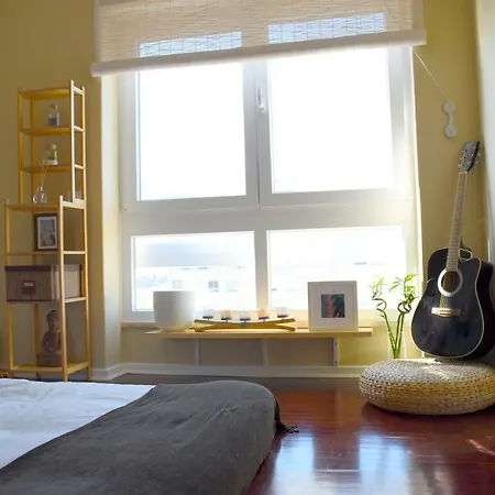 Sky View 3br + Near Airport + Free Parking * Лісабон