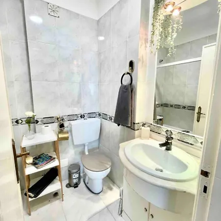 شقة Sky View 3br + Near Airport + Free Parking Lisboa