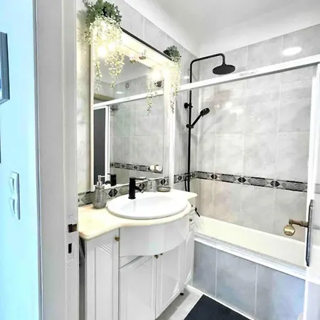 Appartement Sky View 3br + Near Airport + Free Parking