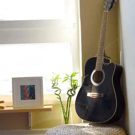 Sky View 3br + Near Airport + Free Parking شقة *