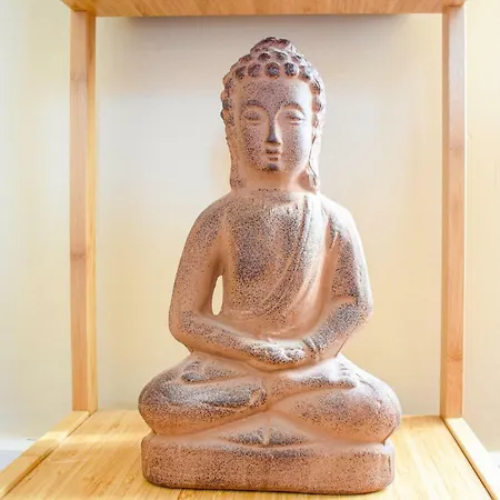 Sky View 3br + Near Airport + Free Parking